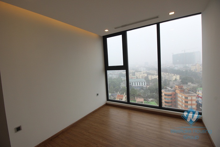 Waiting to be furnished four bedrooms apartment in Vinhome Metropolis, Ba Dinh district, Ha Noi